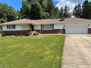 572 thomas Lane, Girard, OH 44420
