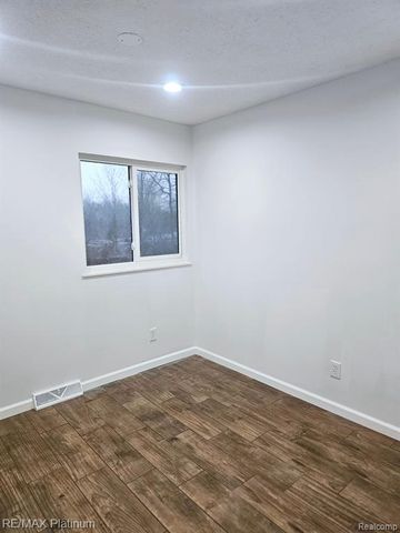 2900 E Grand River Avenue, Howell, MI 48843