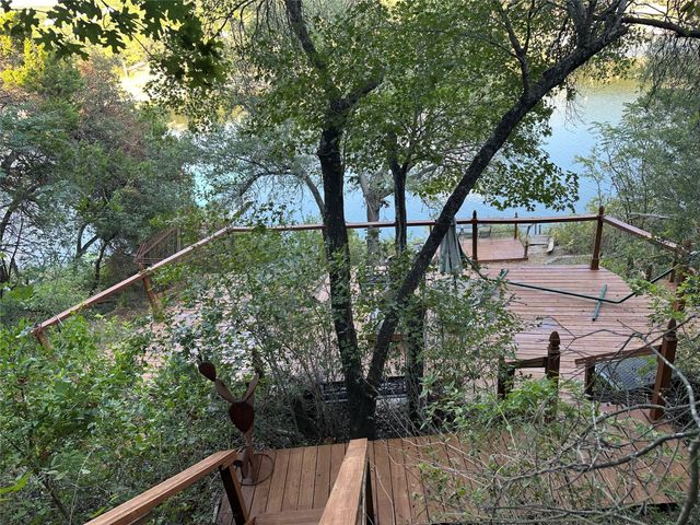 10903 Lakeside DR, Jonestown, TX 78645