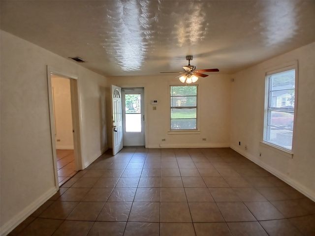3100 Metropolitan Avenue, Dallas, TX 75215