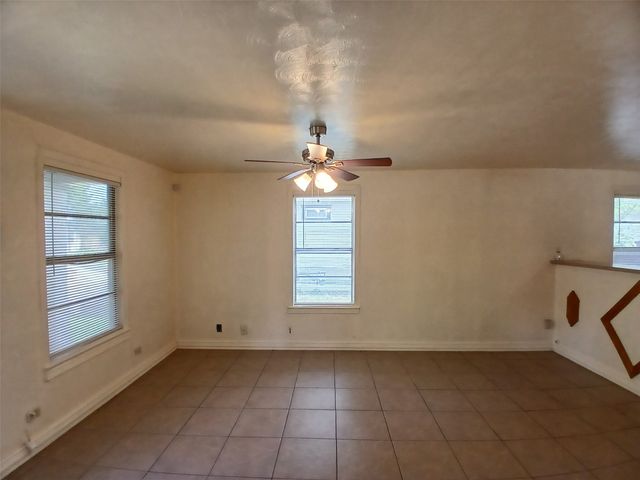 3100 Metropolitan Avenue, Dallas, TX 75215