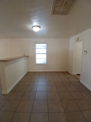 3100 Metropolitan Avenue, Dallas, TX 75215