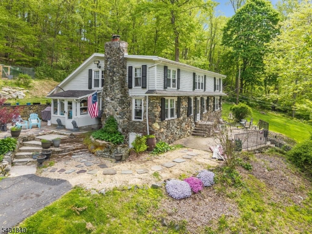 30 Hoffmans Crossing R, Lebanon Twp., NJ 07830