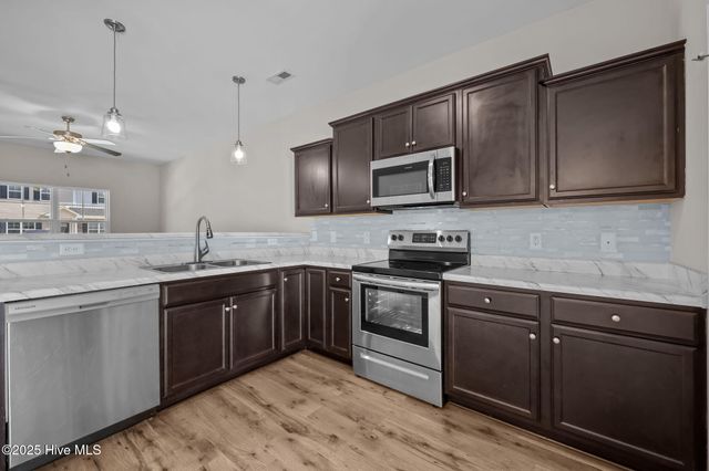 5 Jaydn Drive W, Jacksonville, NC 28546