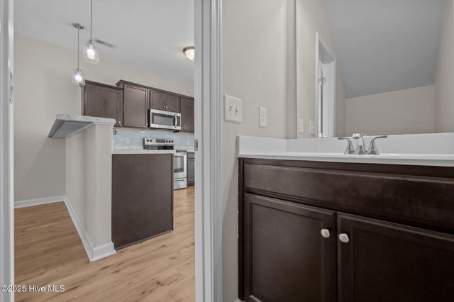 5 Jaydn Drive W, Jacksonville, NC 28546