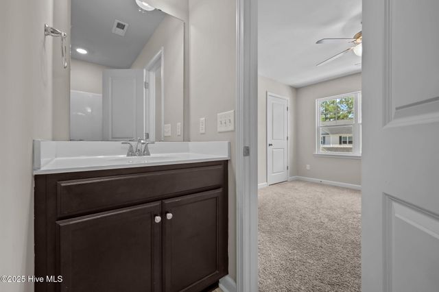 5 Jaydn Drive W, Jacksonville, NC 28546