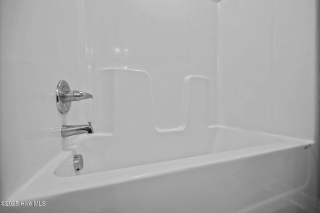 5 Jaydn Drive W, Jacksonville, NC 28546