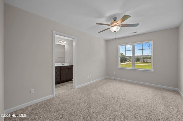 5 Jaydn Drive W, Jacksonville, NC 28546