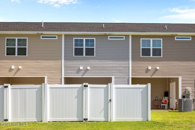 5 Jaydn Drive W, Jacksonville, NC 28546