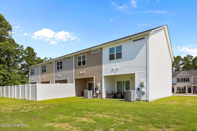 5 Jaydn Drive W, Jacksonville, NC 28546