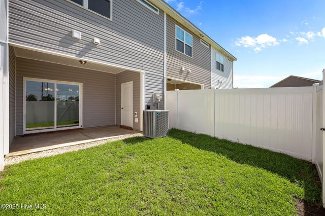 5 Jaydn Drive W, Jacksonville, NC 28546