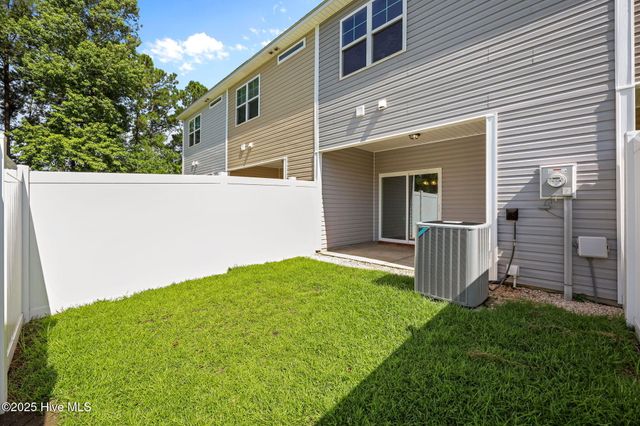 5 Jaydn Drive W, Jacksonville, NC 28546