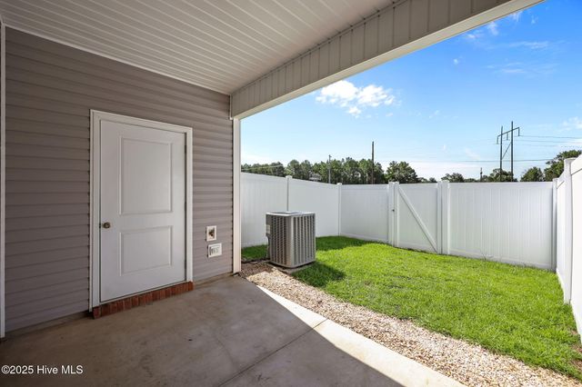 5 Jaydn Drive W, Jacksonville, NC 28546