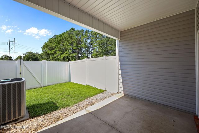 5 Jaydn Drive W, Jacksonville, NC 28546