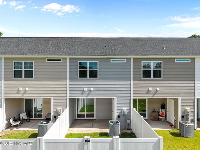 5 Jaydn Drive W, Jacksonville, NC 28546