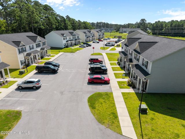 5 Jaydn Drive W, Jacksonville, NC 28546