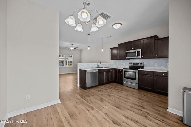 5 Jaydn Drive W, Jacksonville, NC 28546