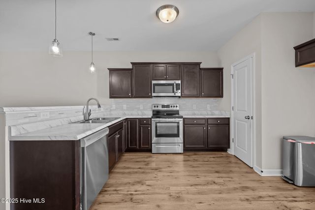 5 Jaydn Drive W, Jacksonville, NC 28546