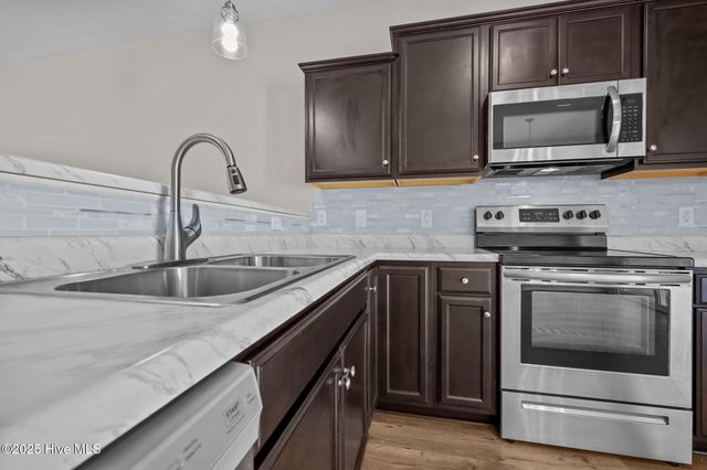 5 Jaydn Drive W, Jacksonville, NC 28546