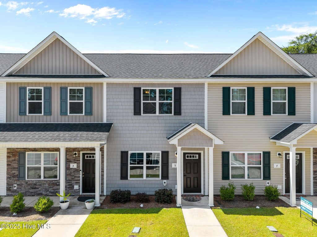 5 Jaydn Drive W, Jacksonville, NC 28546