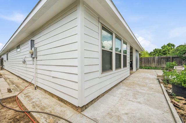 7126 Whitlow Wonder Lane, Houston, TX 77086