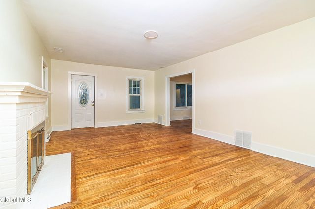 11 Vley Road, Scotia, NY 12302