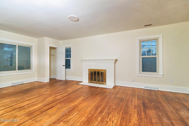 11 Vley Road, Scotia, NY 12302