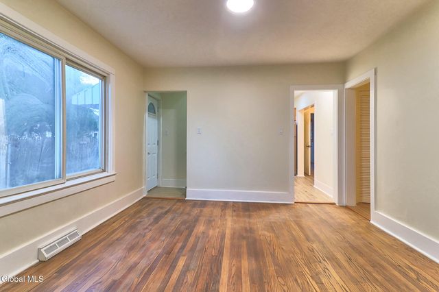 11 Vley Road, Scotia, NY 12302