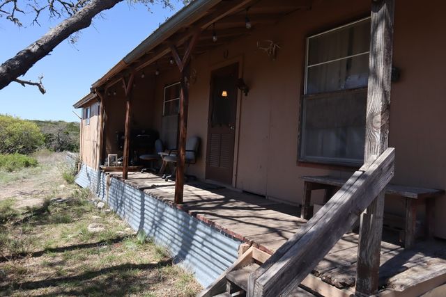 462 Schenk-Witkowski Rd, Rocksprings, TX 78880