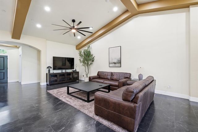 2308 S Minnewawa Avenue, Fresno, CA 93727