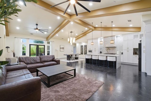 2308 S Minnewawa Avenue, Fresno, CA 93727
