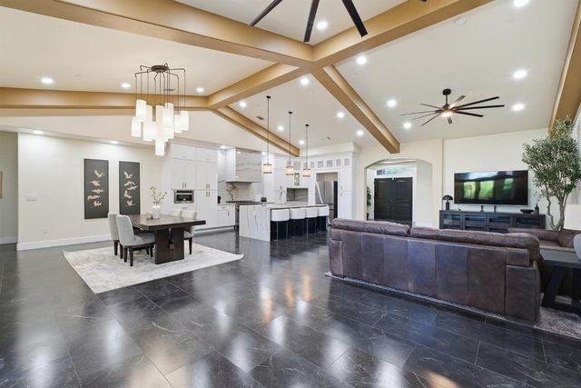 2308 S Minnewawa Avenue, Fresno, CA 93727