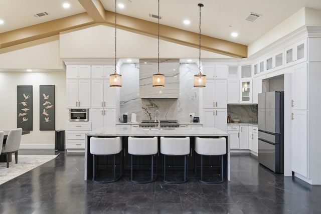 2308 S Minnewawa Avenue, Fresno, CA 93727