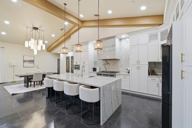 2308 S Minnewawa Avenue, Fresno, CA 93727