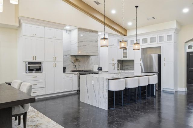 2308 S Minnewawa Avenue, Fresno, CA 93727