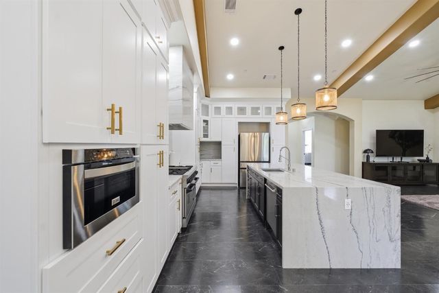 2308 S Minnewawa Avenue, Fresno, CA 93727