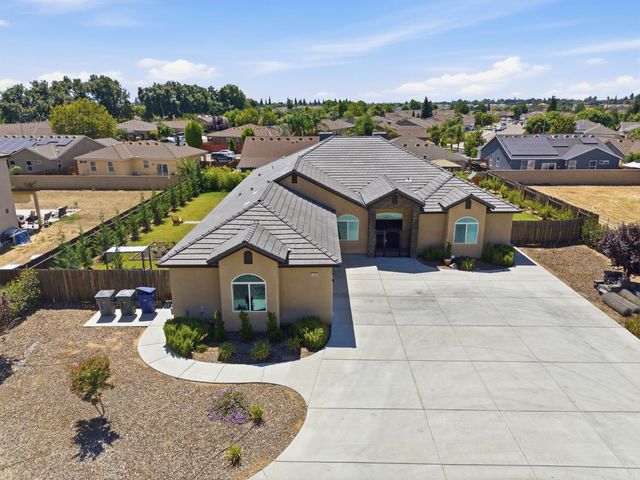 2308 S Minnewawa Avenue, Fresno, CA 93727