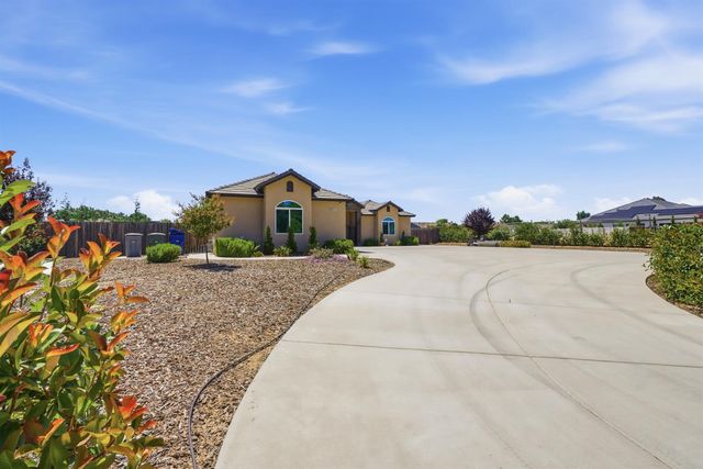 2308 S Minnewawa Avenue, Fresno, CA 93727