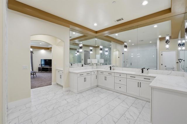 2308 S Minnewawa Avenue, Fresno, CA 93727
