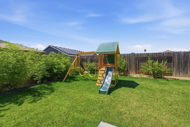 2308 S Minnewawa Avenue, Fresno, CA 93727