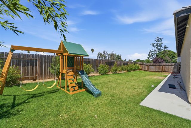 2308 S Minnewawa Avenue, Fresno, CA 93727
