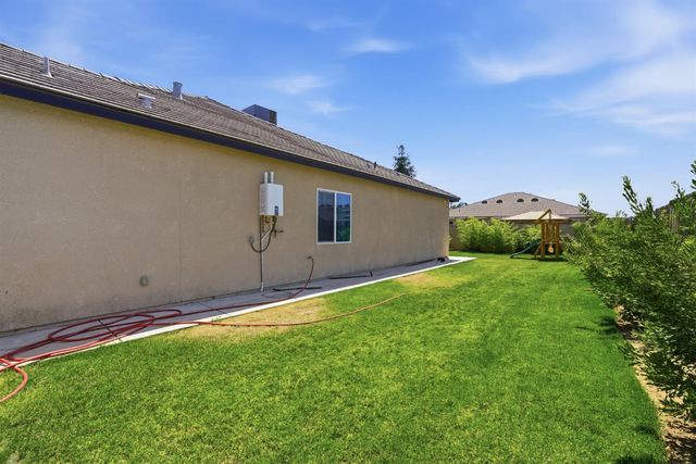 2308 S Minnewawa Avenue, Fresno, CA 93727