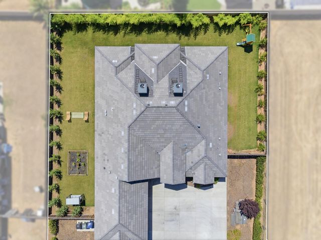 2308 S Minnewawa Avenue, Fresno, CA 93727