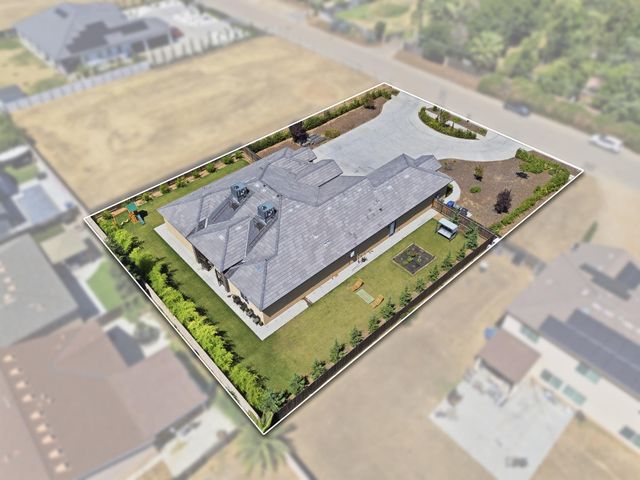 2308 S Minnewawa Avenue, Fresno, CA 93727