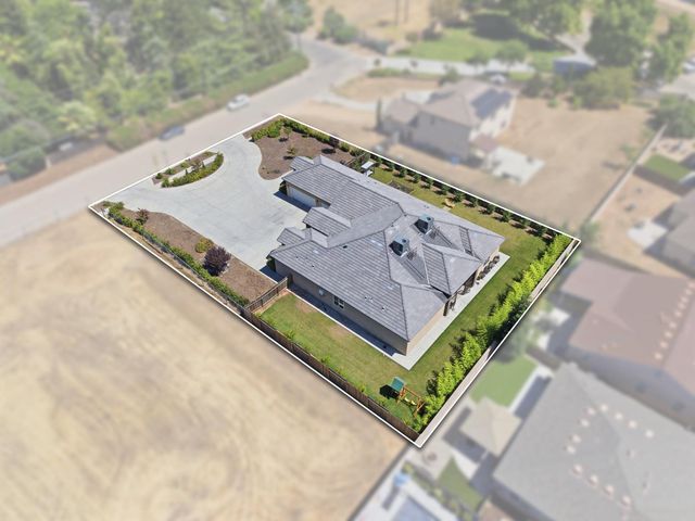 2308 S Minnewawa Avenue, Fresno, CA 93727