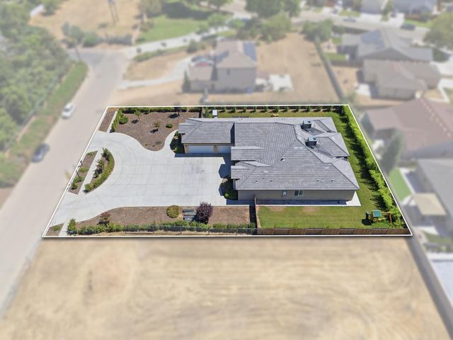 2308 S Minnewawa Avenue, Fresno, CA 93727