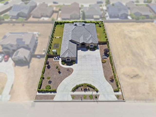 2308 S Minnewawa Avenue, Fresno, CA 93727