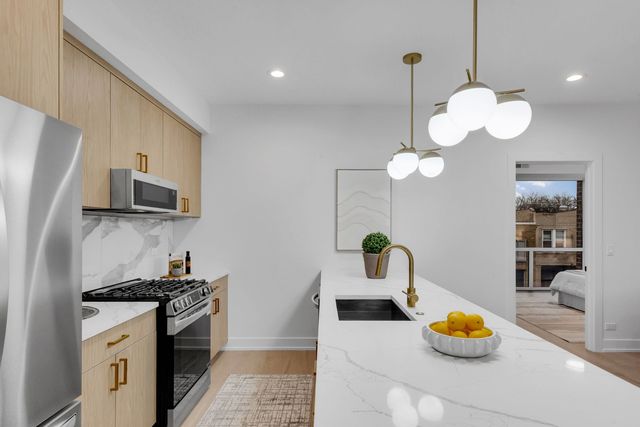 3204 N Kostner Avenue 405, Chicago, IL 60641