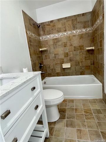 2110 Whispering Hills 197, Chester, NY 10918