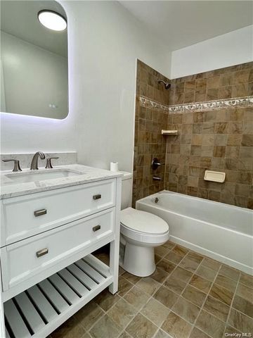 2110 Whispering Hills 197, Chester, NY 10918